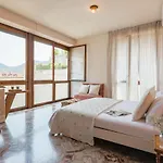 Piazza Cavour View - By Myhomeincomo Holiday home Como