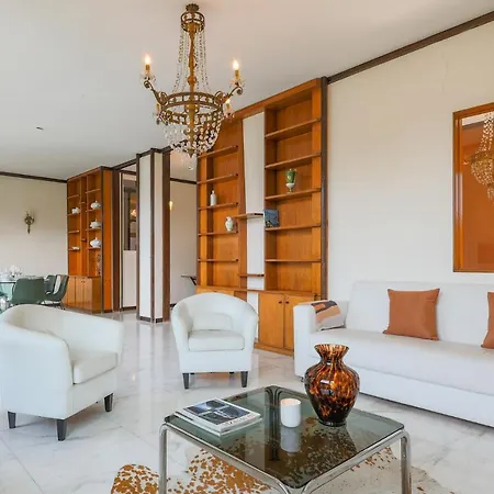 Piazza Cavour View - By Myhomeincomo * Como