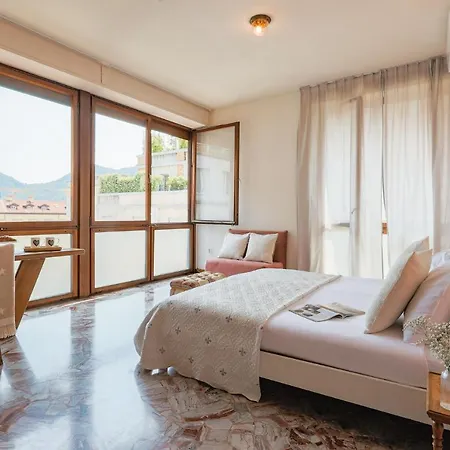 Piazza Cavour View - By Myhomeincomo Vakantiehuis Como