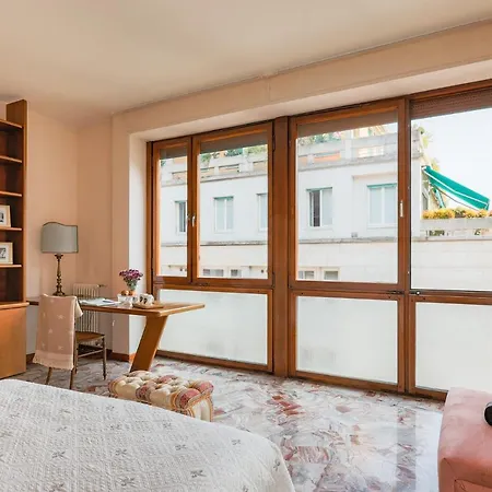 Piazza Cavour View - By Myhomeincomo Vakantiehuis *