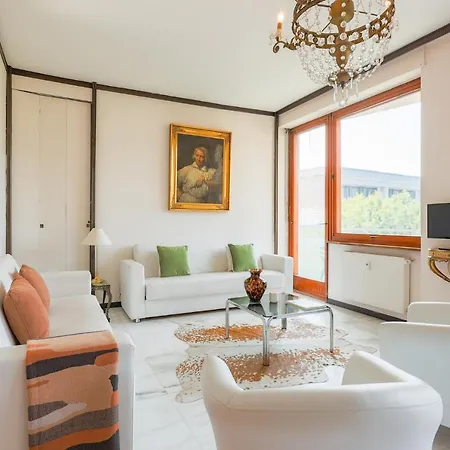 Piazza Cavour View - By Myhomeincomo Vakantiehuis