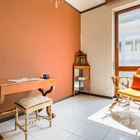 Piazza Cavour View - By Myhomeincomo