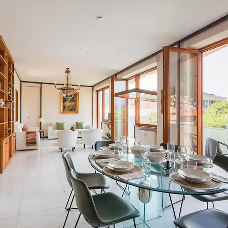 Piazza Cavour View - By Myhomeincomo * Como