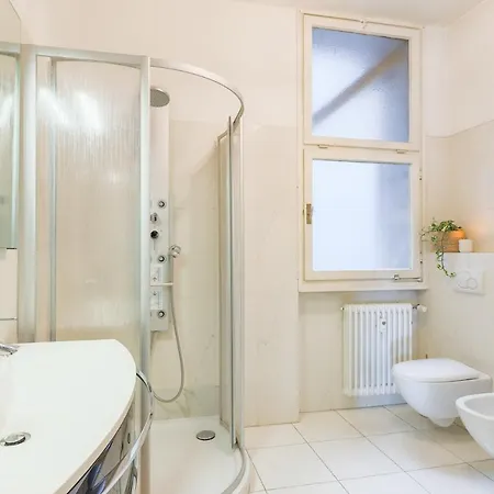 Piazza Cavour View - By Myhomeincomo Vakantiehuis Como