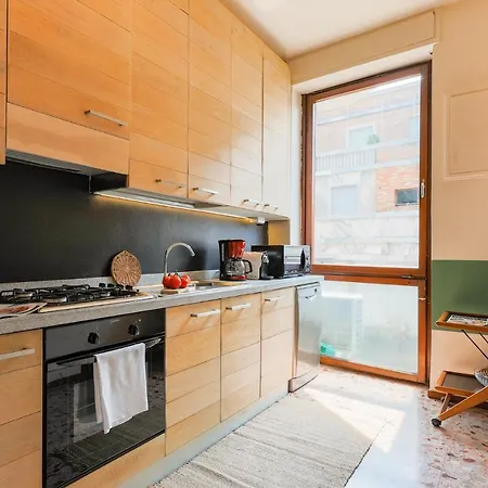 Piazza Cavour View - By Myhomeincomo Como