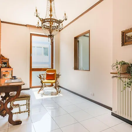 Piazza Cavour View - By Myhomeincomo