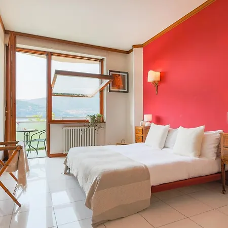 Vakantiehuis Piazza Cavour View - By Myhomeincomo