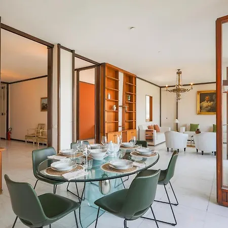 Piazza Cavour View - By Myhomeincomo Vakantiehuis Como