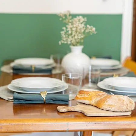 Piazza Cavour View - By Myhomeincomo Como